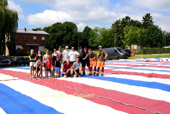 De tent ligt er al op de weide voor het Waanzinnig Weekend in Herfelingen