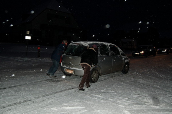 Editiepajot_roosdaal_sneeuwellende_in_de_kraanstraat_in_borchtlombeek_foto_daniel_segers__4_