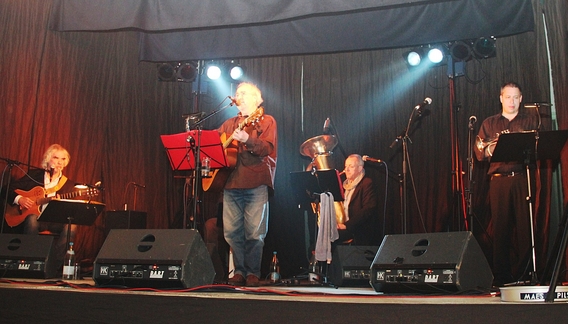 Optreden_kokher_de_wilde_bever_4_mei_2012__2_