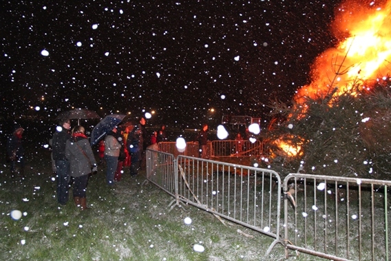 Editiepajot_roosdaal_verslag_kerstboomverbranding_2013_foto_jacky_delcour