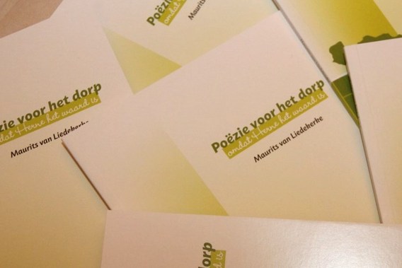 Po__zie_voor_het_dorp_voorstelling_bundel_m