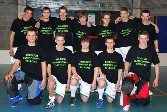 Editiepajot_roosdaal_floorballteam_strijtem_is_kampioen_foto_jacky_delcour