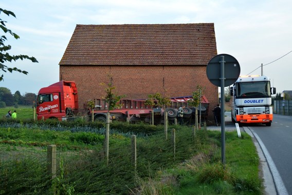 Vrachtwagen_remitrans_kantelt_bever_okt_2013__2_