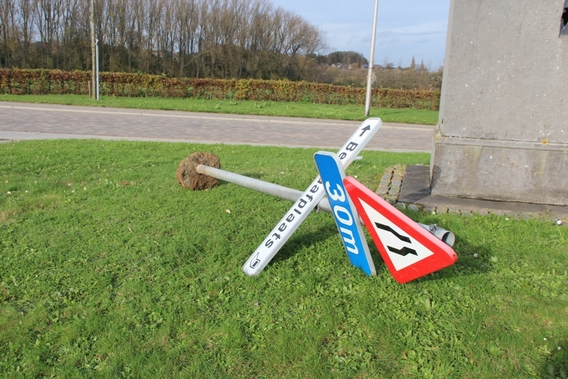 Editiepajot_roosdaal_strijtem_kapel_zeven_beuken_vandalisme_foto_jacky_delcour