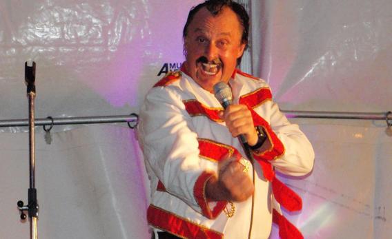 Sinksen_2014_spacey_freddy_mercury_horizontaal