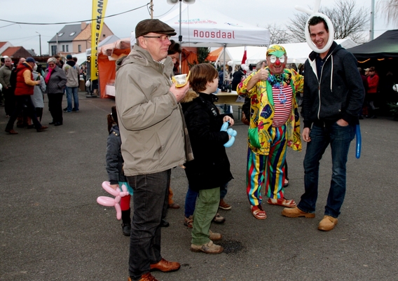 2015-12-20_zaklampenwandelzoektocht_kerstmarkt__2_a