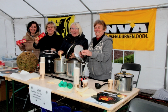 2015-12-20_zaklampenwandelzoektocht_kerstmarkt__4_a