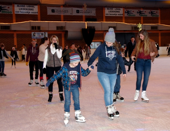 2015-12-23_christmas_on_ice_kerstival_bloso_ijshal__24_a