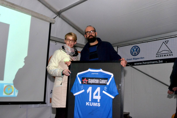 Schepen_20van_20sport_20met_20de_20winnaar_20van_20gesigneerd_20truitje_20van_20sven