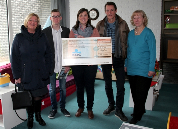 2016-03-19_simbahuis_overhandigen_cheque__2_a