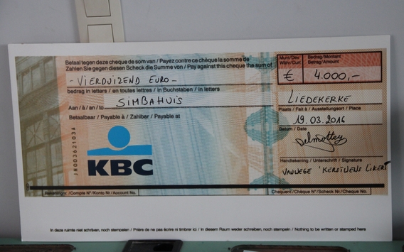 2016-03-19_simbahuis_overhandigen_cheque__8_a