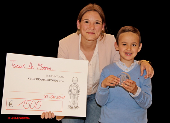 2018-04-30_cheques_aan_de_kinderfonds__3_a