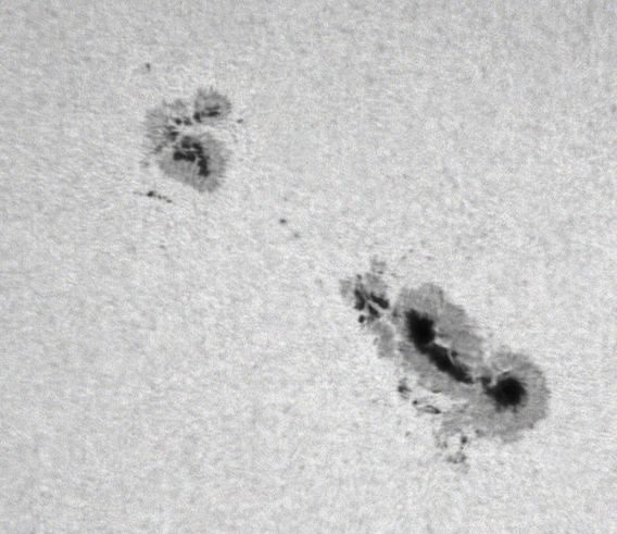Zon_astrovideo_0025_11-09-28_10-25-50_sunspots_1304_1302ps