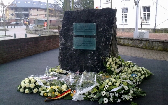 1024px-monument-hommage-buizingen-12fev2011