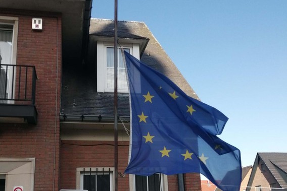 Europese_vlag_halfstok