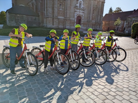 20250929_lions_schenken_fietsen_hartencollege-3
