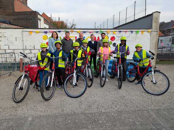 20250929_lions_schenken_fietsen_hartencollege-2