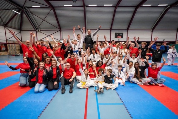 7689c498-066f-46d0-a887-23a631cbd304