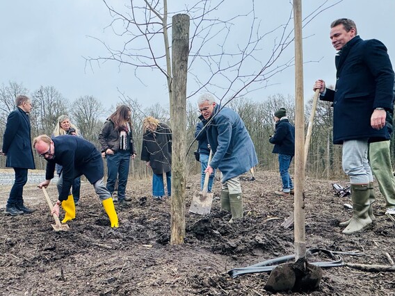 Ecoduct_-boomplanten_ministers_brouns_en_weyts