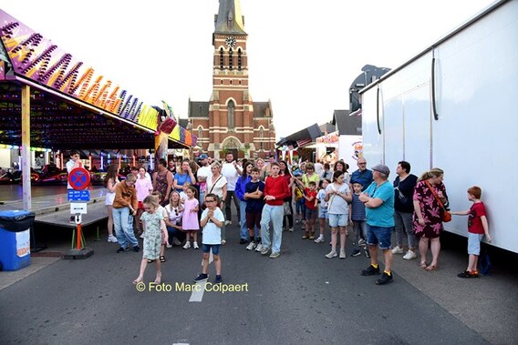De mensen kwamen naar de Haantjesworp.- Foto Marc Colpaert
