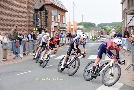 6 renners waren even weg.- Foto Marc Colpaert