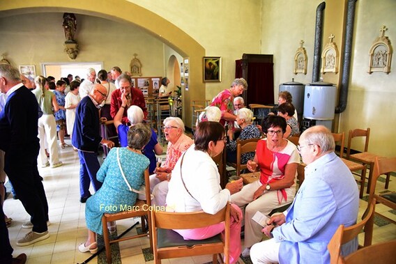 Na de dankviering was het tijd voor een kleine receptie.- Foto Marc Colpaert