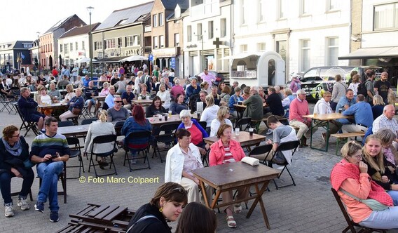 Veel volk in het centrum.- Foto Marc Colpaert