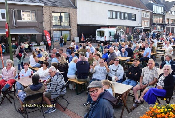 Veel volk in het centrum.- Foto Marc Colpaert