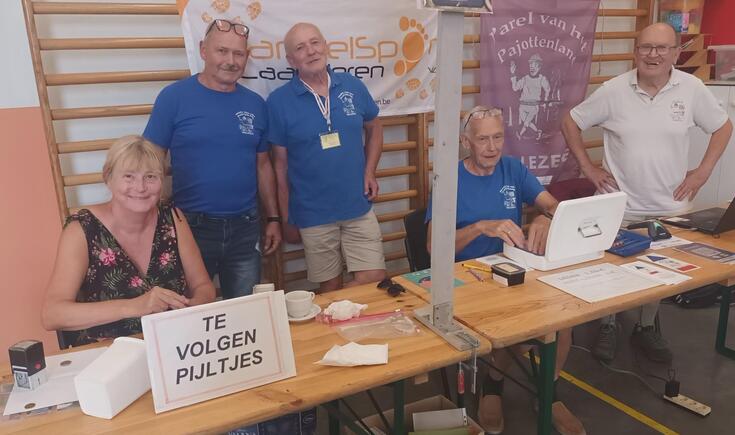 Raymond met enkele van zijn mensen
