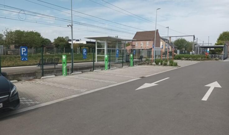 Vier extra laadpalen erbij in Tollembeek.- Foto Marc Colpaert