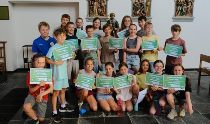 de leerlingen van het zesde leerjaar. foto Zender