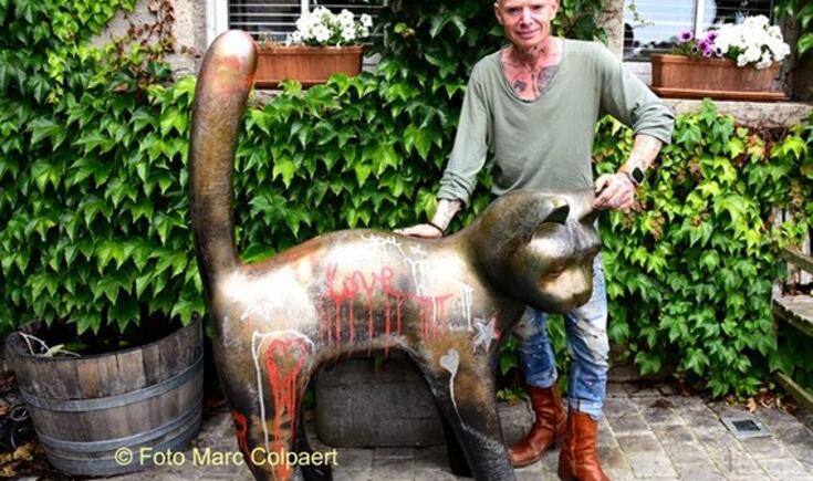 Thierry bij een kunstwerk.- Foto Marc Colpaert