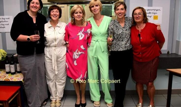 Deze zes vrouwen organiseerden het buurtfeest.- Foto Marc Colpaert