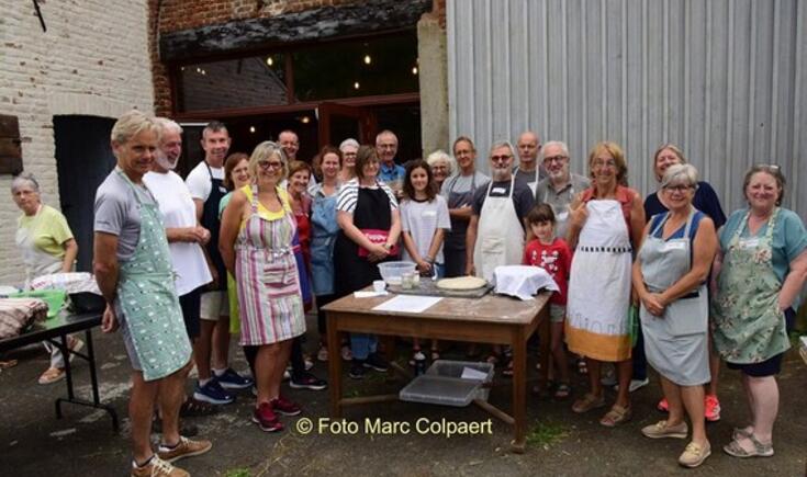 Samen werken rond desem.- Foto marc Colpaert