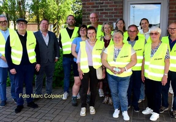 Deelnemers van de Start to Walk in Bever.- Foto Marc Colpaert