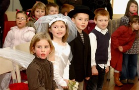 2008-02-15_kinderen_trouwen_2_kl_-_spl